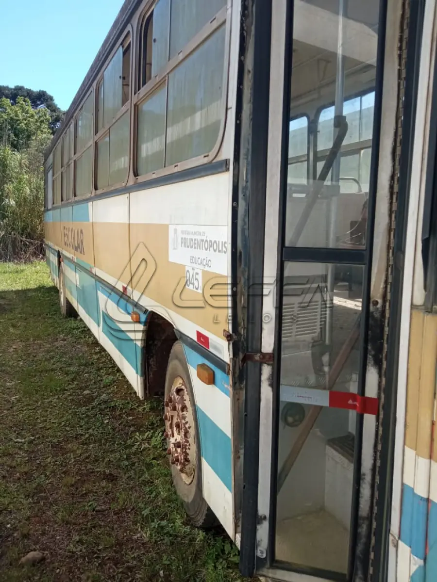 LOTE 018 - UM ÔNIBUS MERCEDES BENZ 1318 ANO E MODELO 1992, PLACAS ADE-2214 