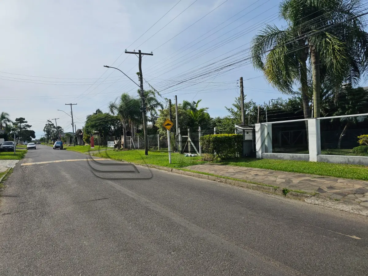LOTE 001 - DIREITOS POSSESSÓRIOS – UMA CASA RESIDENCIAL, LOCALIZADA NA RUA OLMIRO LIMA, Nº 455, BAIRRO GUARÁ, MUNICÍPIO DE XANGRI-LÁ/RS.