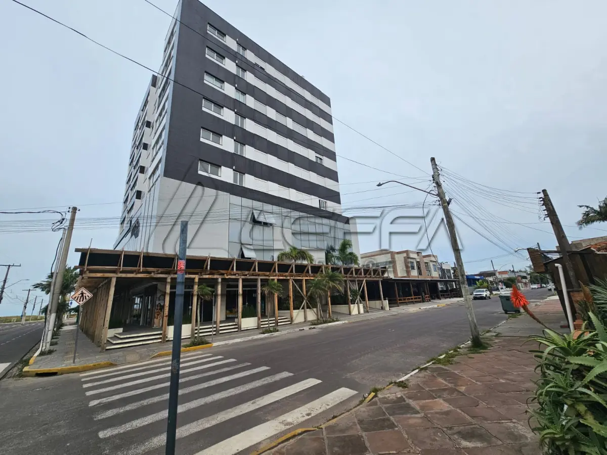 LOTE 001 - UM APARTAMENTO NÚMERO 402 DO ED. RESIDENCIAL E COMERCIAL MIAMI PALACE, E BOX DE GARAGEM NÚMERO 101 DO MESMO EDIFÍCIO
