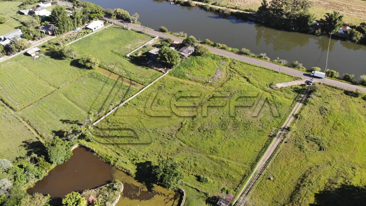 LOTE 005 - UM TERRENO RURAL COM ÁREA SUPERFICIAL DE VINTE E TRÊS MIL E NOVECENTOS E NOVENTA E UM METROS E SESSENTA CENTÍMETROS QUADRADOS (23.991,60M²), QUE É A FRAÇÃO IDEAL DENTRO DA ÁREA COM 35.831,60M², SITUADO NO LUGAR DENOMINADO SALINA, TORRES/RS