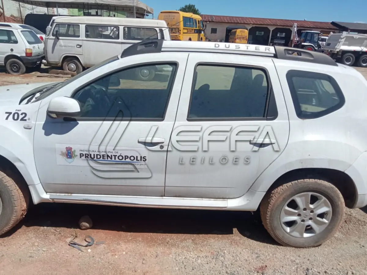 LOTE 015 - UM VEÍCULO RENAULT DUSTER, ANO 2015 MODELO 2016, PLACAS BAD-1I71 