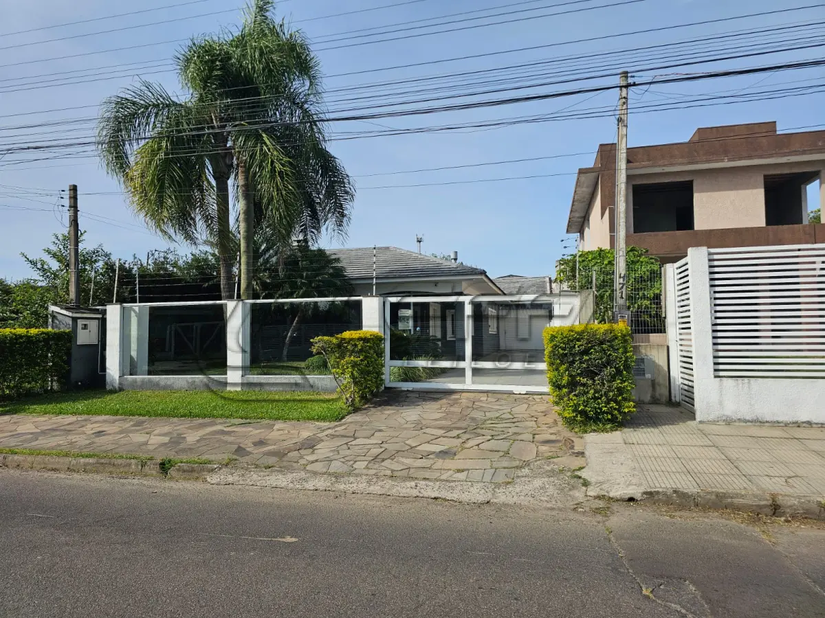 LOTE 001 - DIREITOS POSSESSÓRIOS – UMA CASA RESIDENCIAL, LOCALIZADA NA RUA OLMIRO LIMA, Nº 455, BAIRRO GUARÁ, MUNICÍPIO DE XANGRI-LÁ/RS.