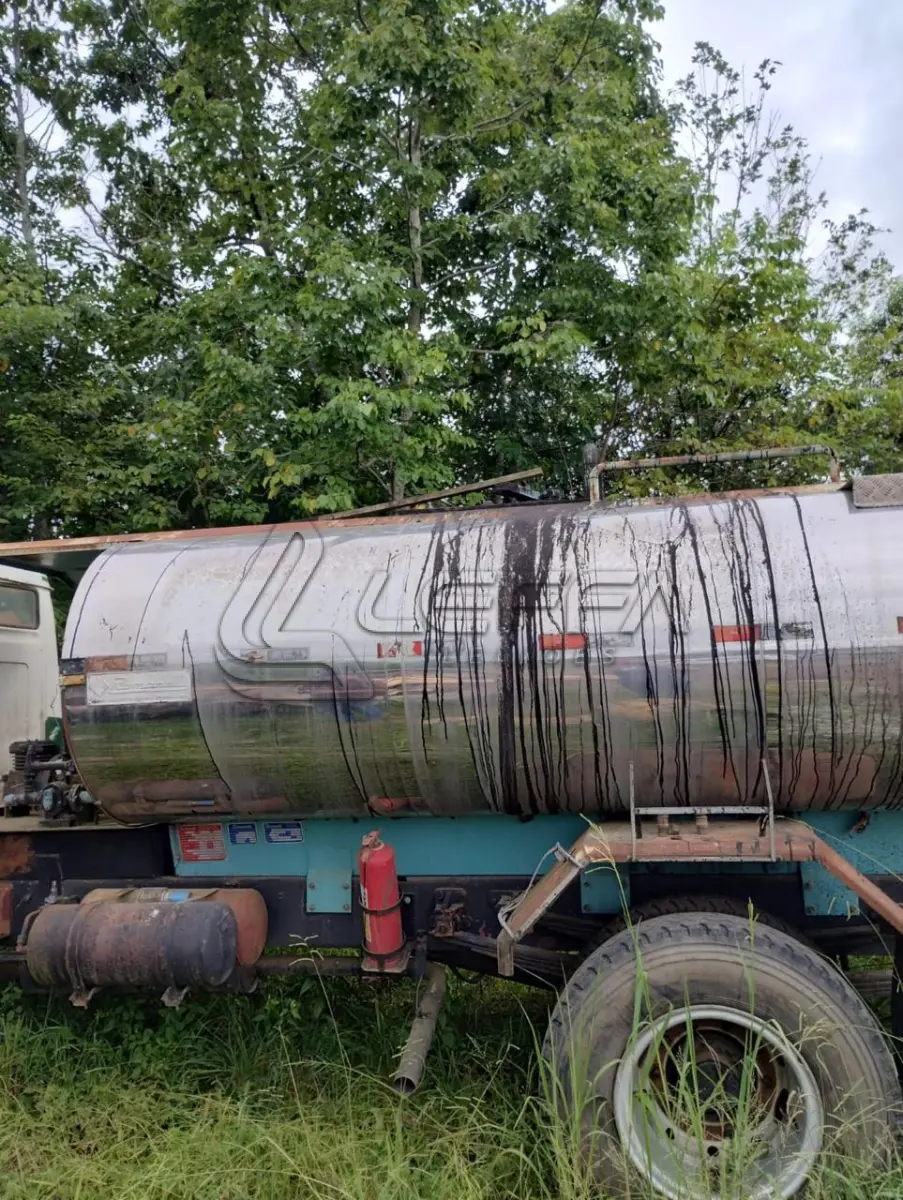 LOTE 037 - TANQUE DE INOX DE CINCO MIL LITROS