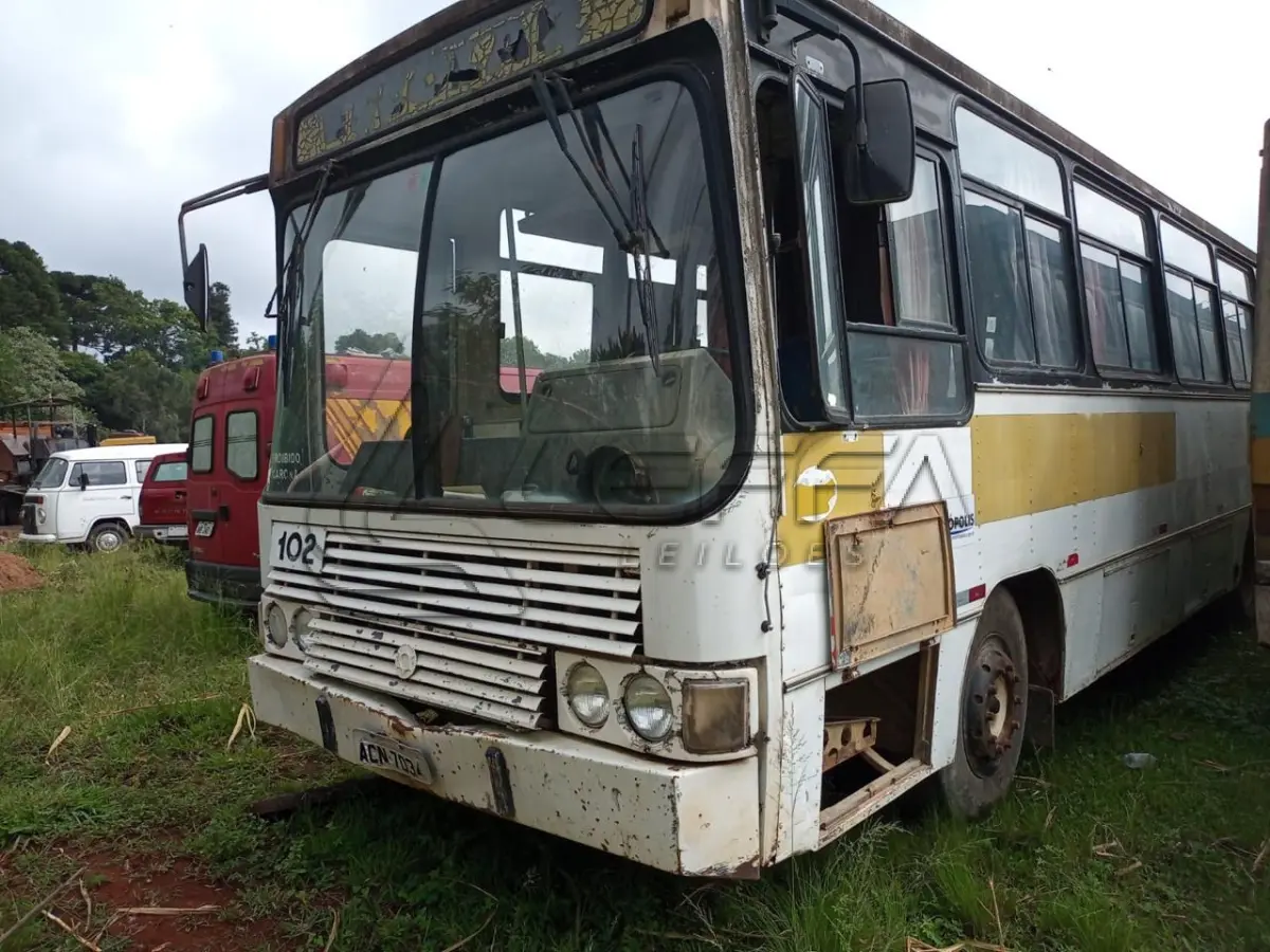 LOTE 044 - UM ÔNIBUS MERCEDES BENZ OF 1113 ANO 1985 E MODELO 1986, PLACAS ACN-7034 
