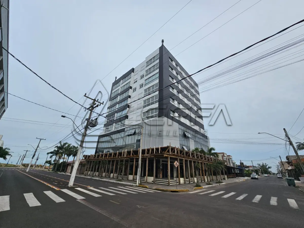 LOTE 001 - UM APARTAMENTO NÚMERO 402 DO ED. RESIDENCIAL E COMERCIAL MIAMI PALACE, E BOX DE GARAGEM NÚMERO 101 DO MESMO EDIFÍCIO