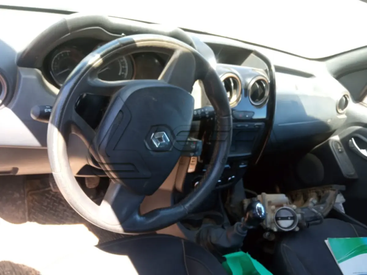 LOTE 015 - UM VEÍCULO RENAULT DUSTER, ANO 2015 MODELO 2016, PLACAS BAD-1I71 