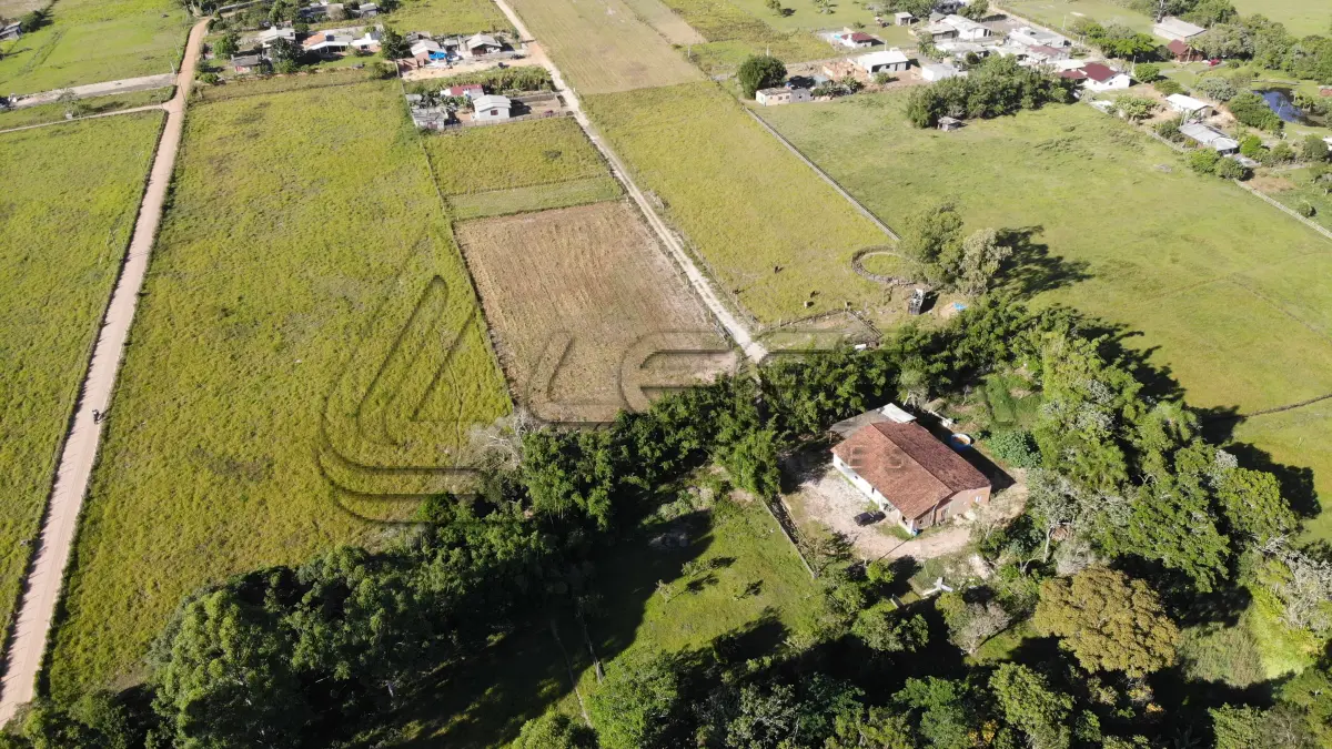 LOTE 001 - : UM TERRENO RURAL COM ÁREA SUPERFICIAL DE SETE MIL E DUZENTOS METROS QUADRADOS (7.200,00M²) SITUADO NO LUGAR DENOMINADO PASSO DO JOSÉ INÁCIO (TAMBÉM CONHECIDO COMO SALINAS), TORRES/RS