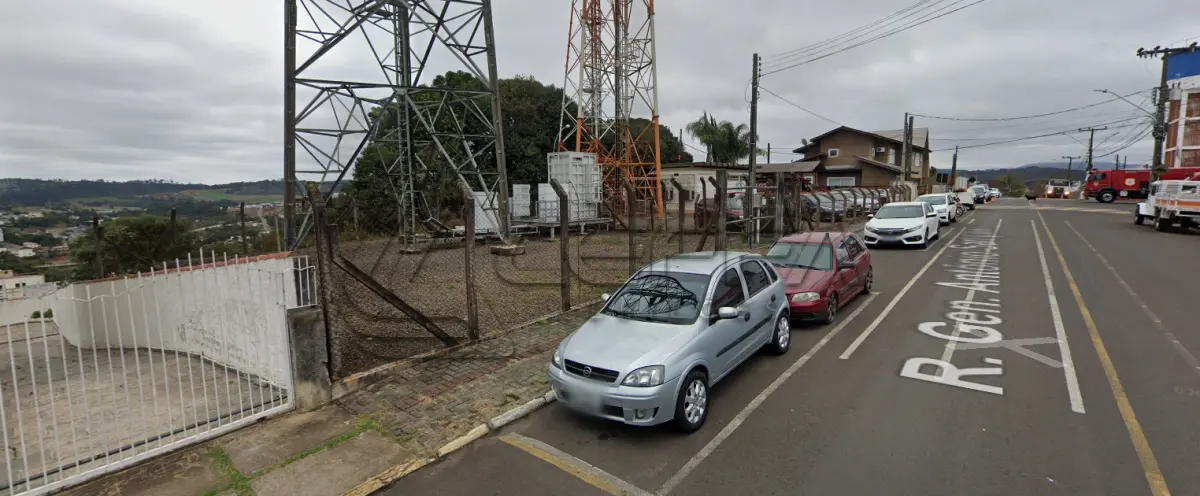 LOTE 002 - Terreno urbano, sem benfeitorias, com a área de 292,00 m2, em frante a rua  Gen. Antonio Sampaio em Caçador SC