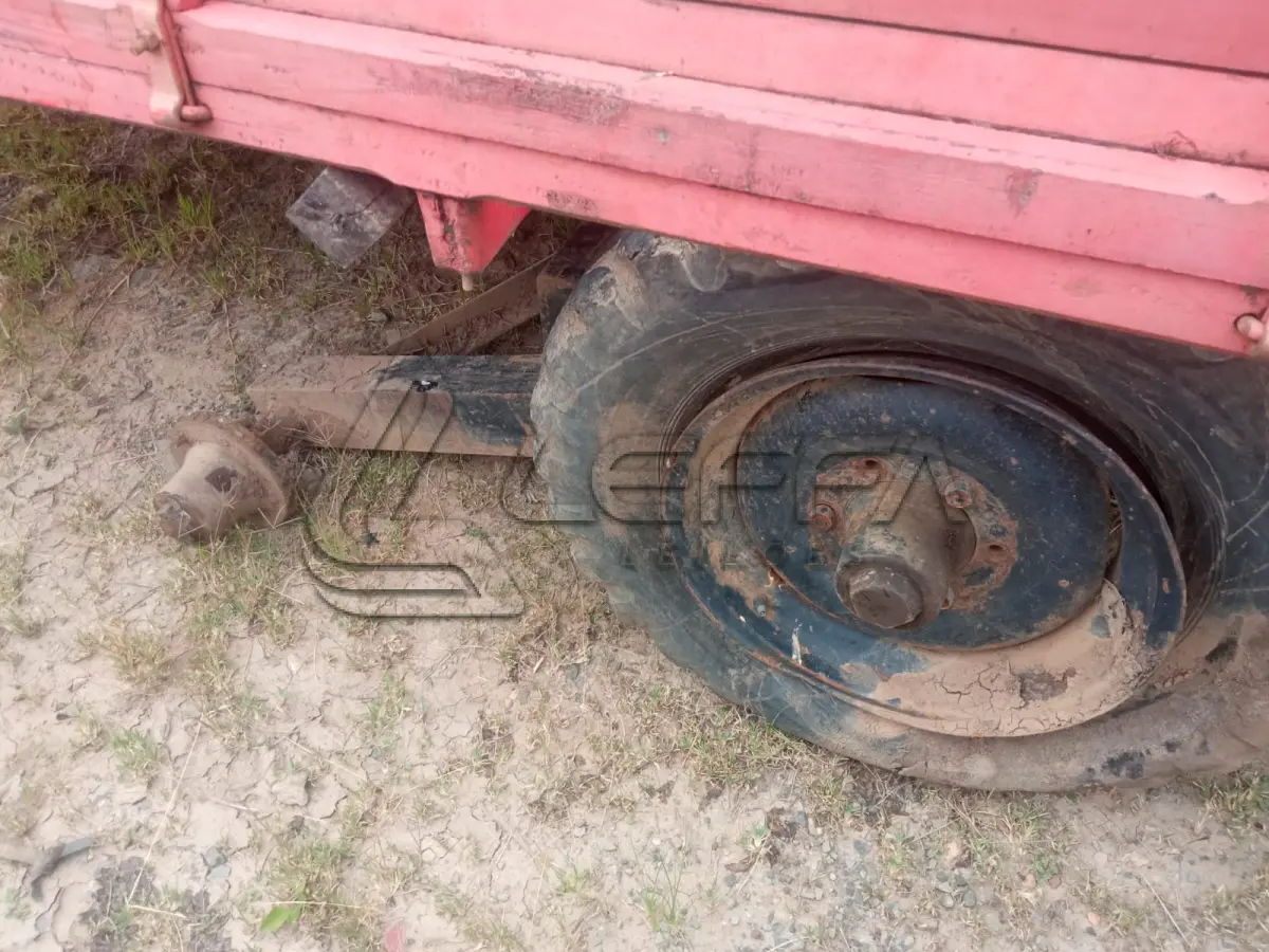 LOTE 026 - CARRETA AGRÍCOLA
