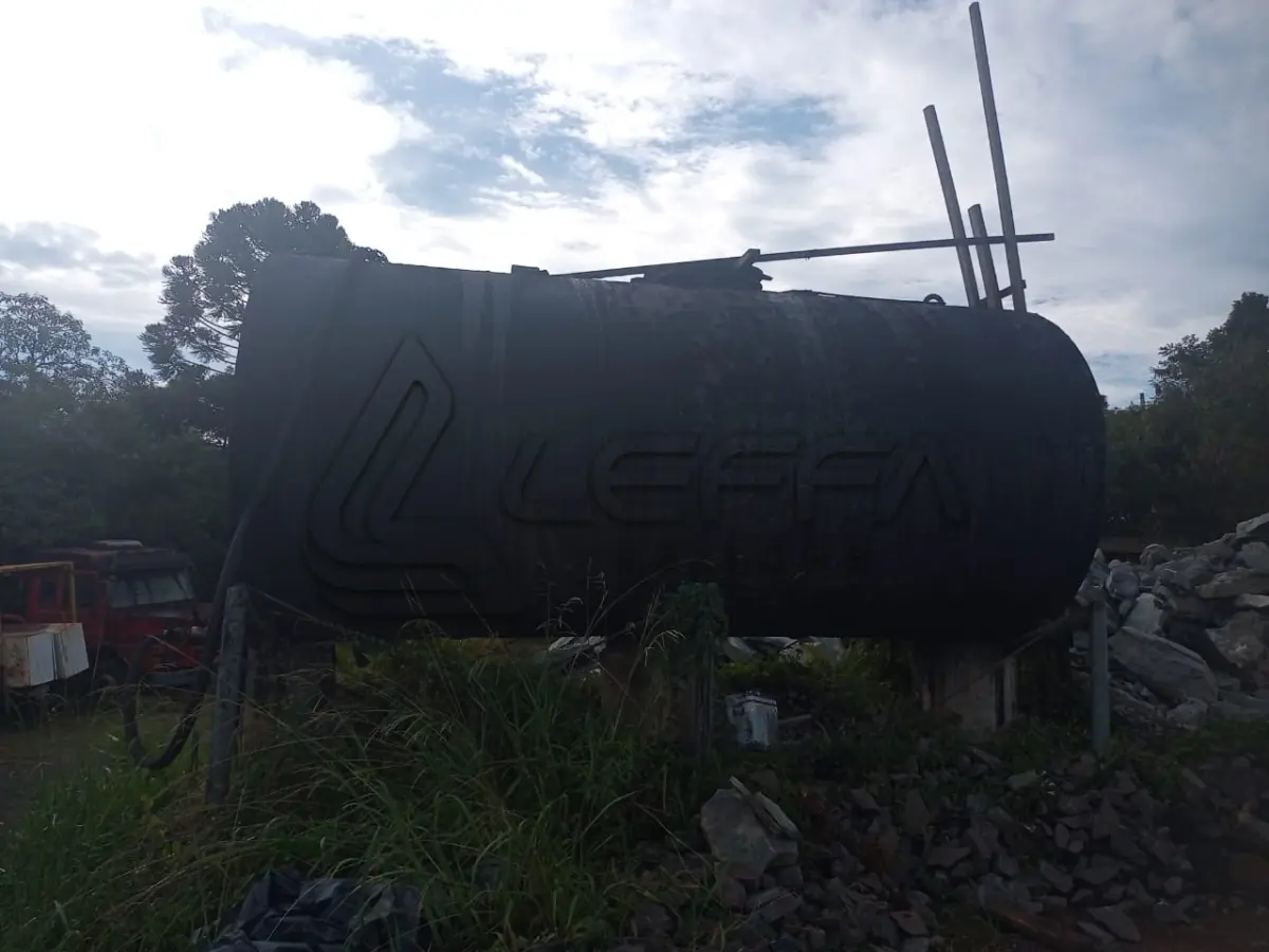 LOTE 038 - TANQUE DE INOX COM CAPACIDADE DE VINTE MIL LITROS