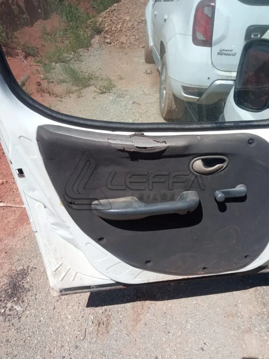 LOTE 016 - UM VEÍCULO FIAT DOBLO, ANO E MODELO 2005, PLACAS-AMU 7891 