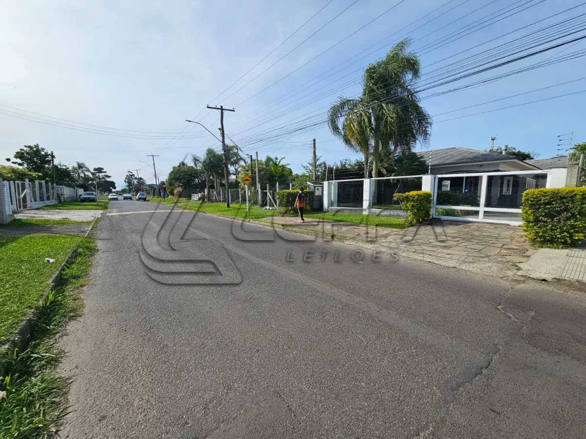 LOTE 001 - DIREITOS POSSESSÓRIOS – UMA CASA RESIDENCIAL, LOCALIZADA NA RUA OLMIRO LIMA, Nº 455, BAIRRO GUARÁ, MUNICÍPIO DE XANGRI-LÁ/RS.