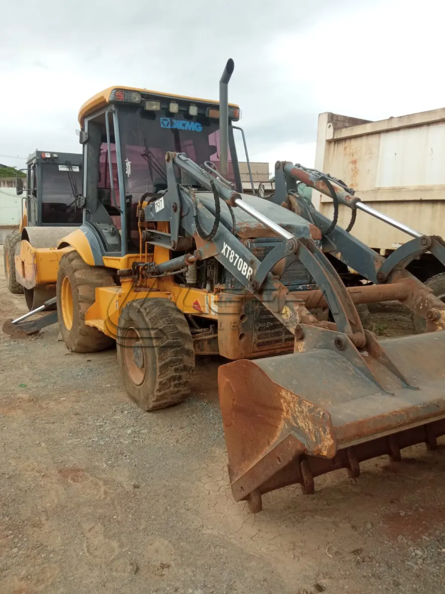 LOTE 024 - RETROESCAVADEIRA XCMG 103 5 HP ANO 2018 MODELO 2019