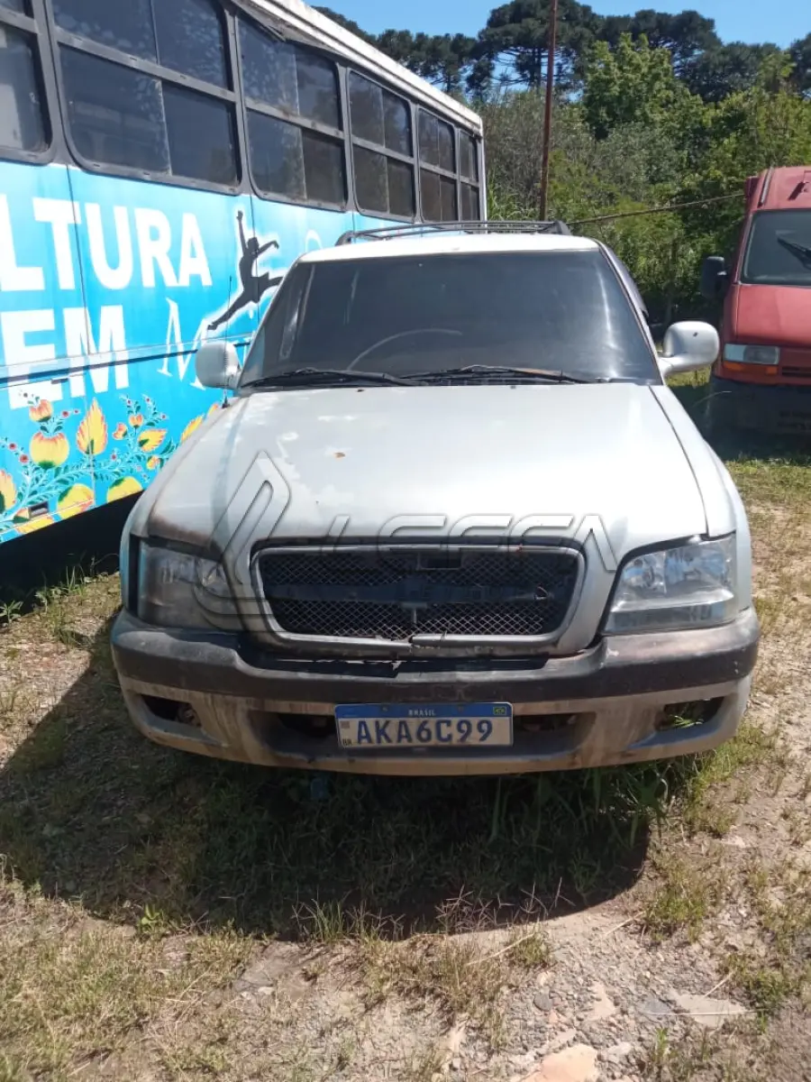 LOTE 019 - UM VEÍCULO GM BLAZER, ANO E MODELO 2001, PLACAS AKA-6C99 