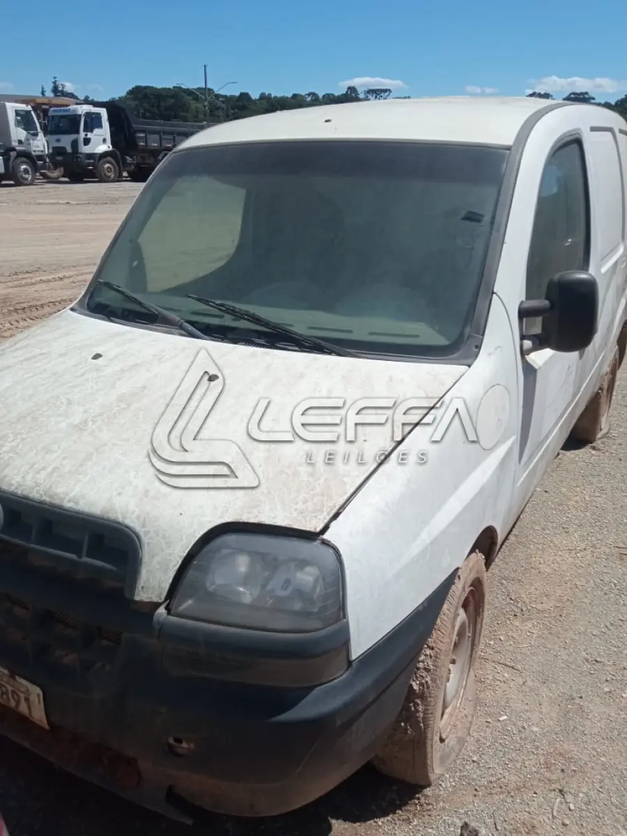 LOTE 016 - UM VEÍCULO FIAT DOBLO, ANO E MODELO 2005, PLACAS-AMU 7891 