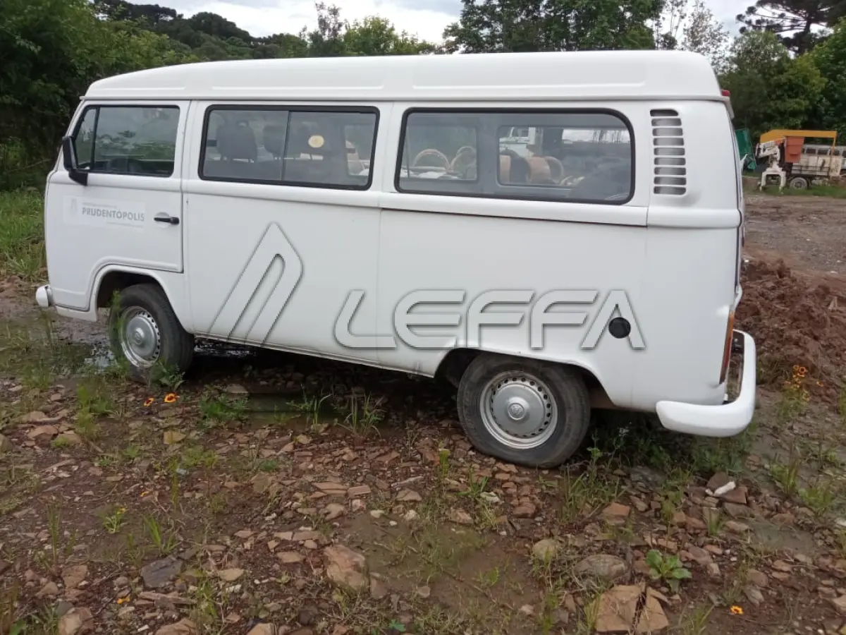 LOTE 020 - UM VEÍCULO VOLKSWAGEN KOMBI, ANO 2009 MODELO 2010, PLACAS ARP-9423