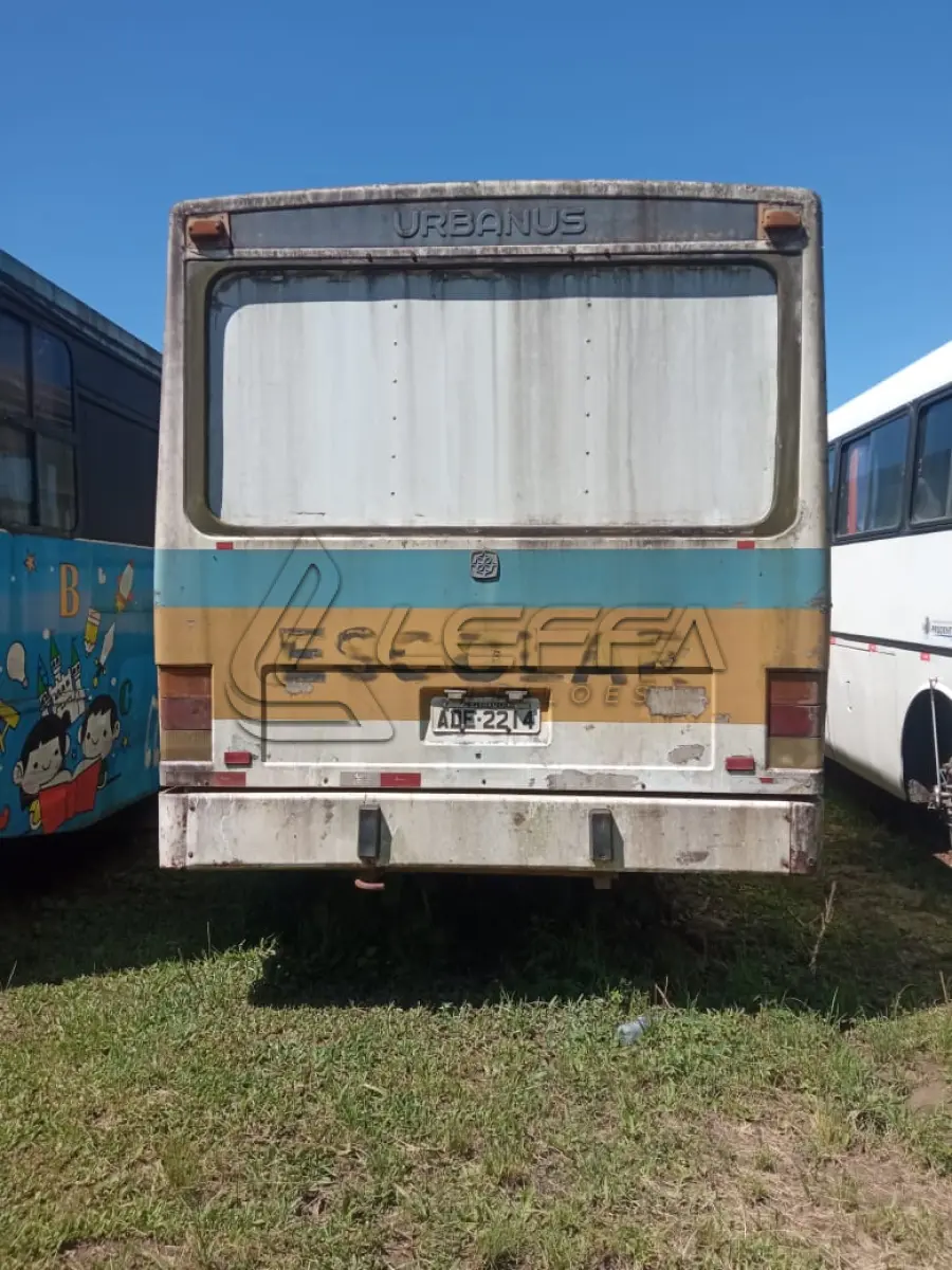 LOTE 018 - UM ÔNIBUS MERCEDES BENZ 1318 ANO E MODELO 1992, PLACAS ADE-2214 