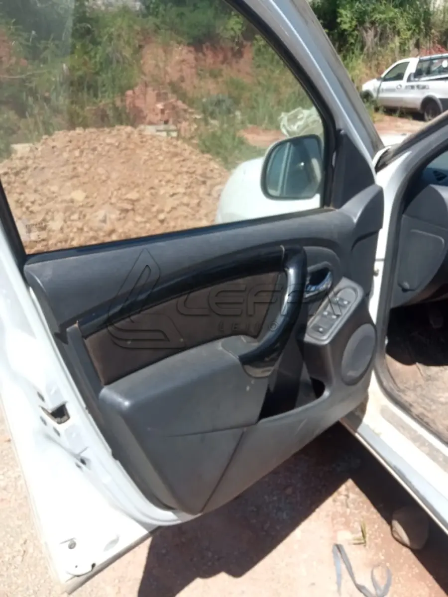 LOTE 015 - UM VEÍCULO RENAULT DUSTER, ANO 2015 MODELO 2016, PLACAS BAD-1I71 