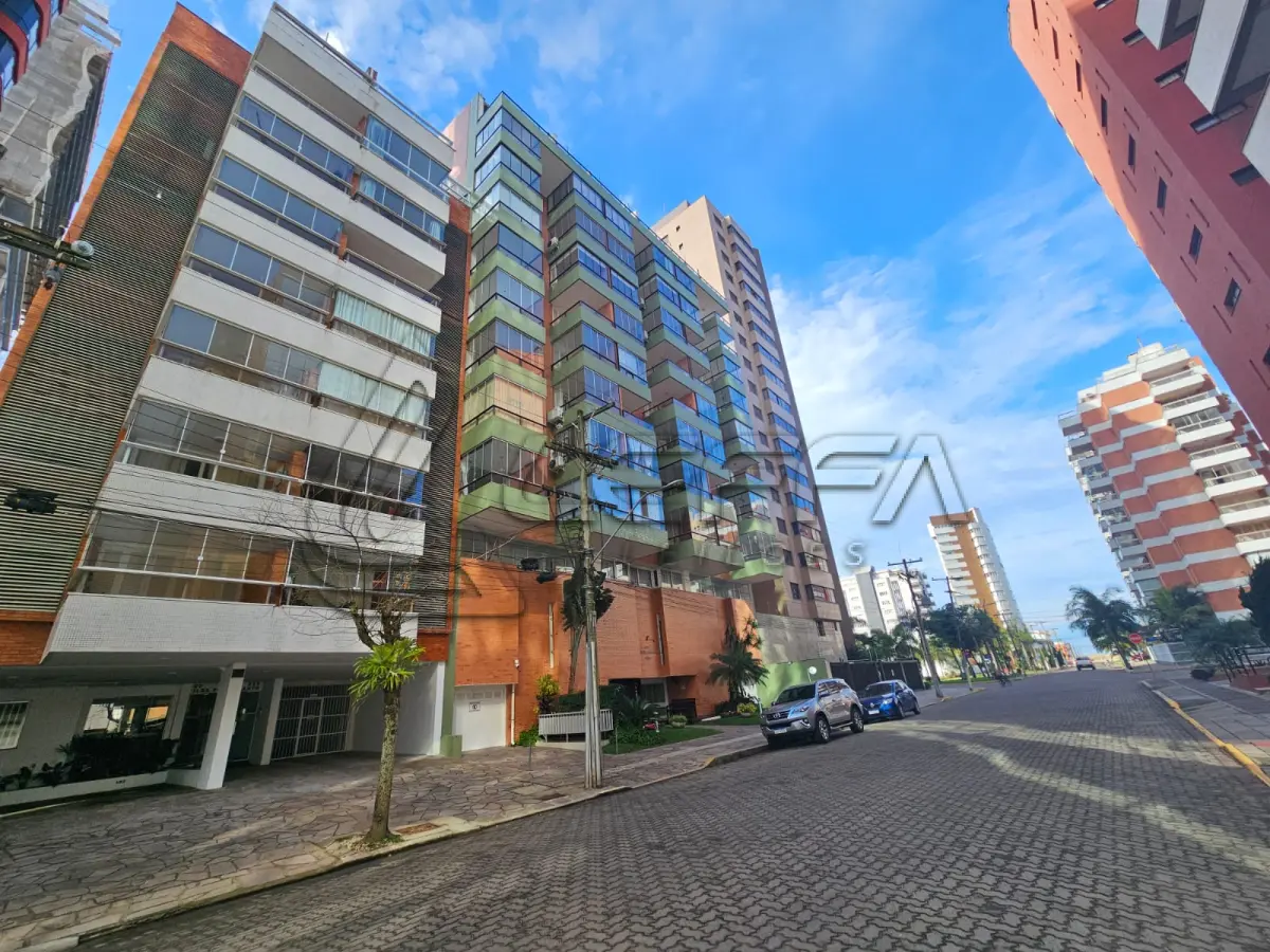 LOTE 001 - APARTAMENTO número 403 (quatrocentos e três) do Edifício ILHA DE PORTO SANTO, no BLOCO "A", sito à Rua Alexandrino de Alencar, número 325 em Torres RS