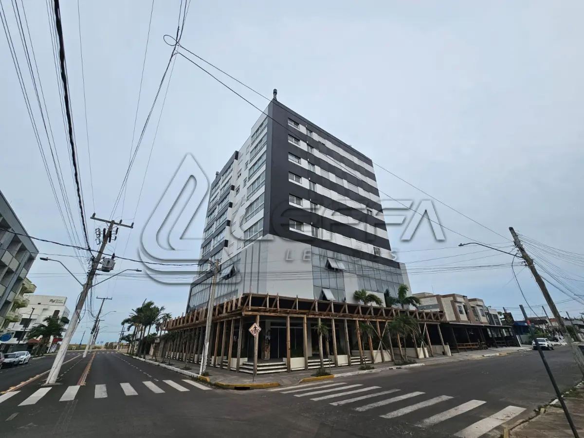 LOTE 001 - UM APARTAMENTO NÚMERO 402 DO ED. RESIDENCIAL E COMERCIAL MIAMI PALACE, E BOX DE GARAGEM NÚMERO 101 DO MESMO EDIFÍCIO