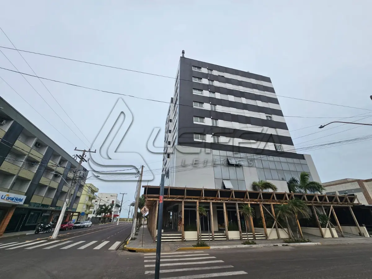 LOTE 001 - UM APARTAMENTO NÚMERO 402 DO ED. RESIDENCIAL E COMERCIAL MIAMI PALACE, E BOX DE GARAGEM NÚMERO 101 DO MESMO EDIFÍCIO