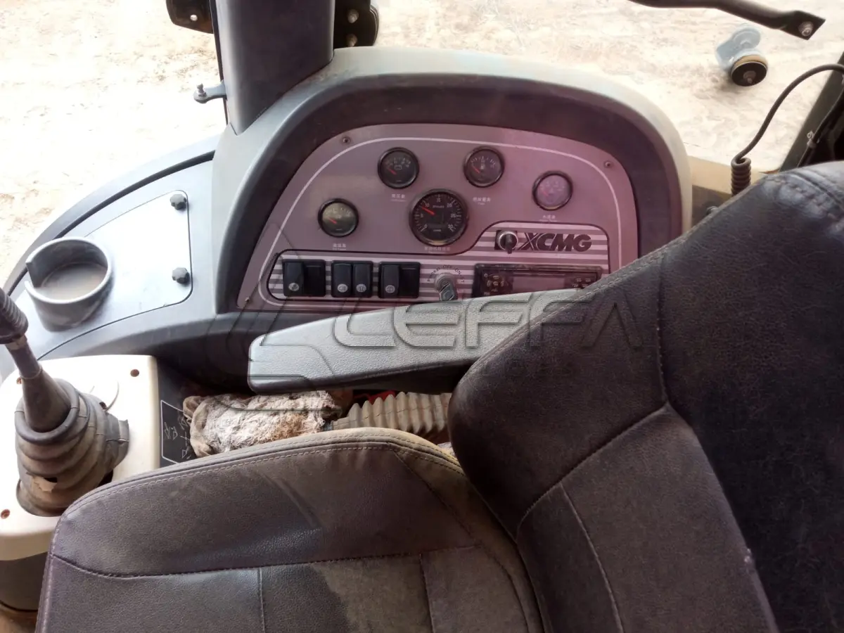 LOTE 024 - RETROESCAVADEIRA XCMG 103 5 HP ANO 2018 MODELO 2019