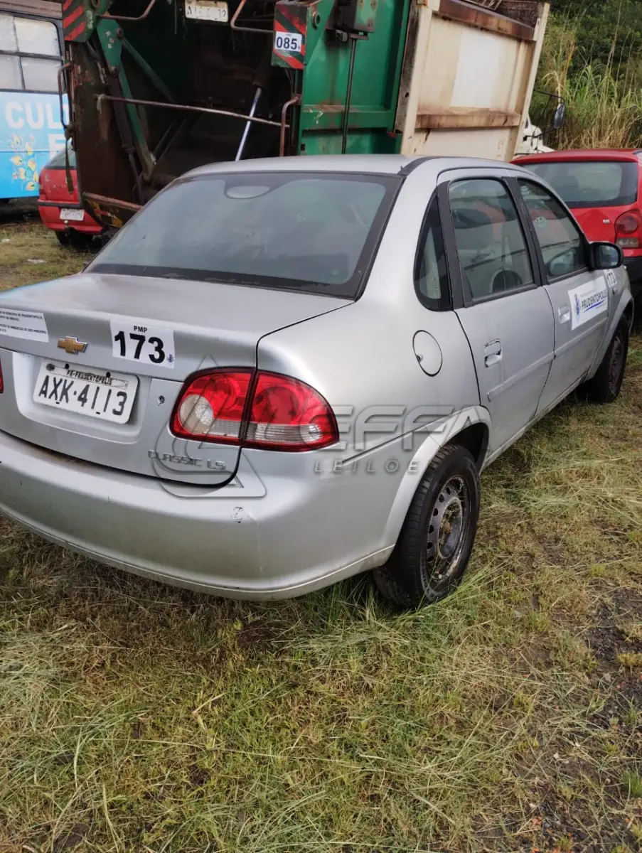 LOTE 048 - UM VEÍCULO CHEVROLET CLASSIC ANO 2013 E MODELO 2014, PLACAS AXK-4113