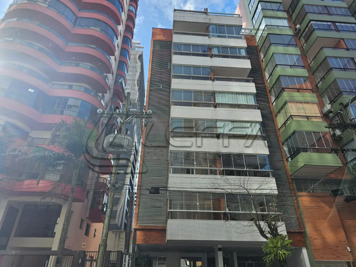 LOTE 001 - APARTAMENTO número 403 (quatrocentos e três) do Edifício ILHA DE PORTO SANTO, no BLOCO "A", sito à Rua Alexandrino de Alencar, número 325 em Torres RS