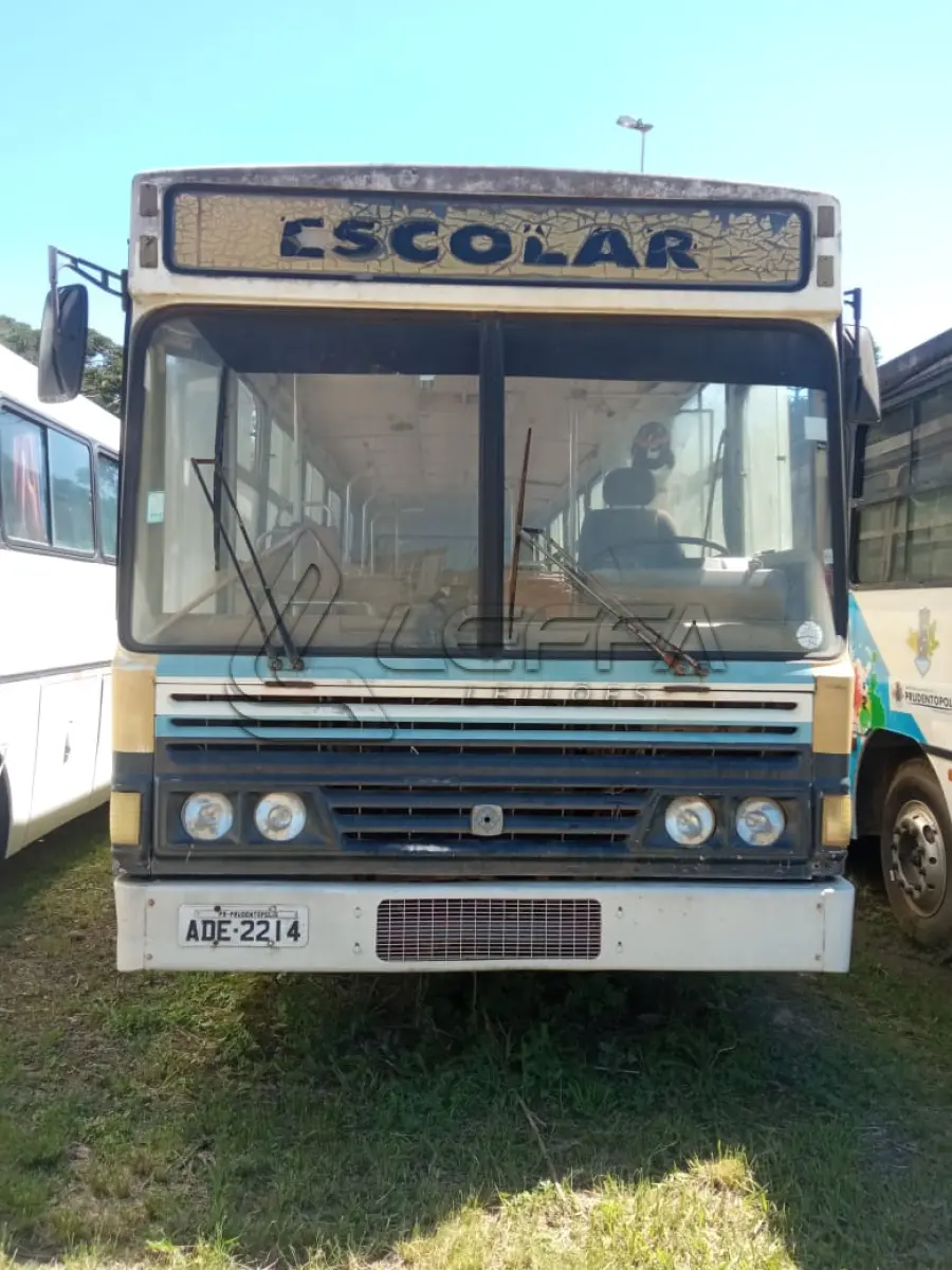LOTE 018 - UM ÔNIBUS MERCEDES BENZ 1318 ANO E MODELO 1992, PLACAS ADE-2214 