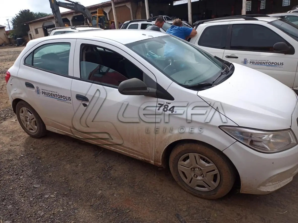 LOTE 045 - UM VEÍCULO CHEVROLET ONIX JOYE ANO E MODELO 2018, PLACAS BCL-6303