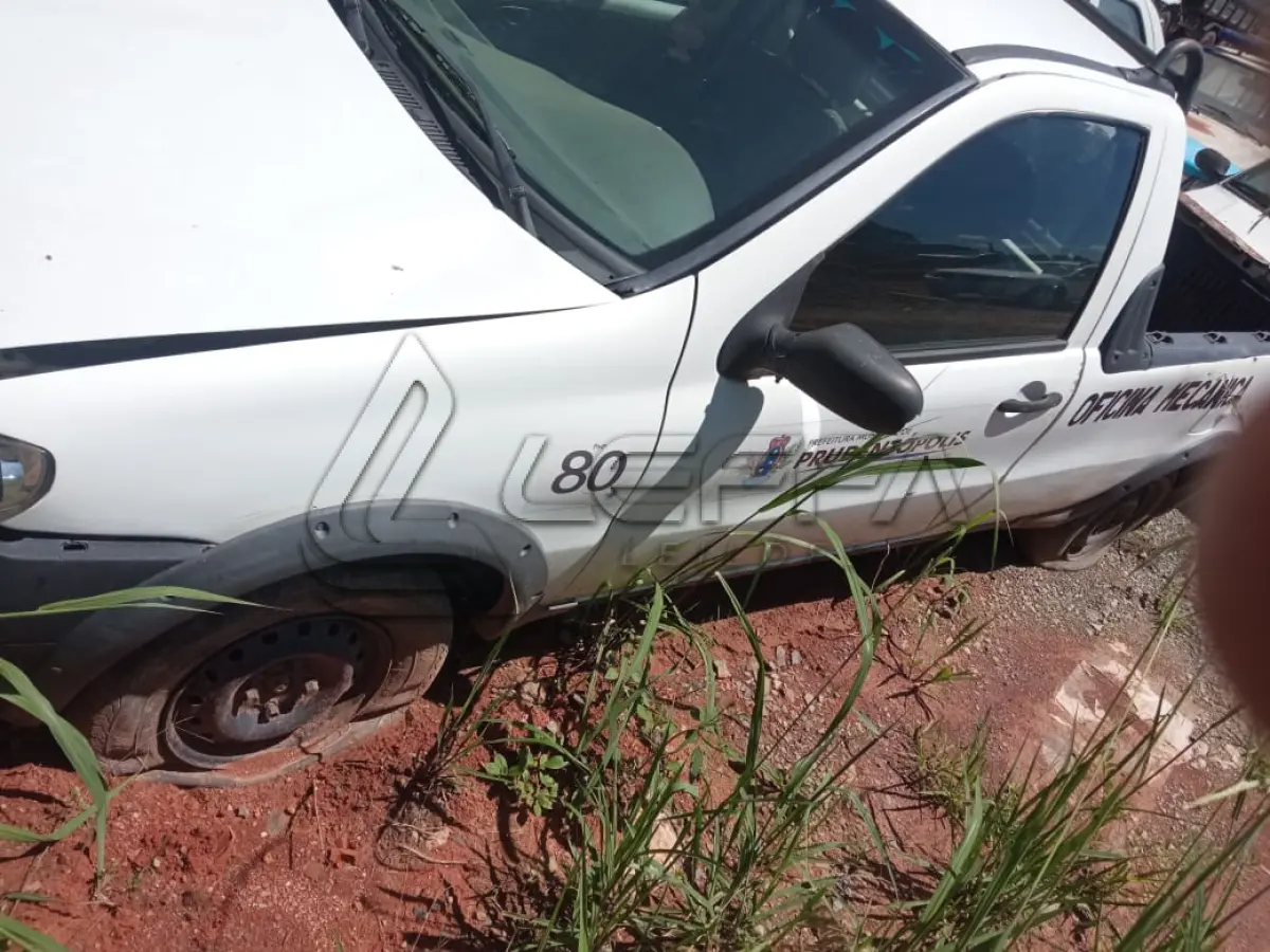 LOTE 013 - UM VEÍCULO FIAT STRADA FIRE ANO E MODELO 2009, PLACAS ARI-6305 