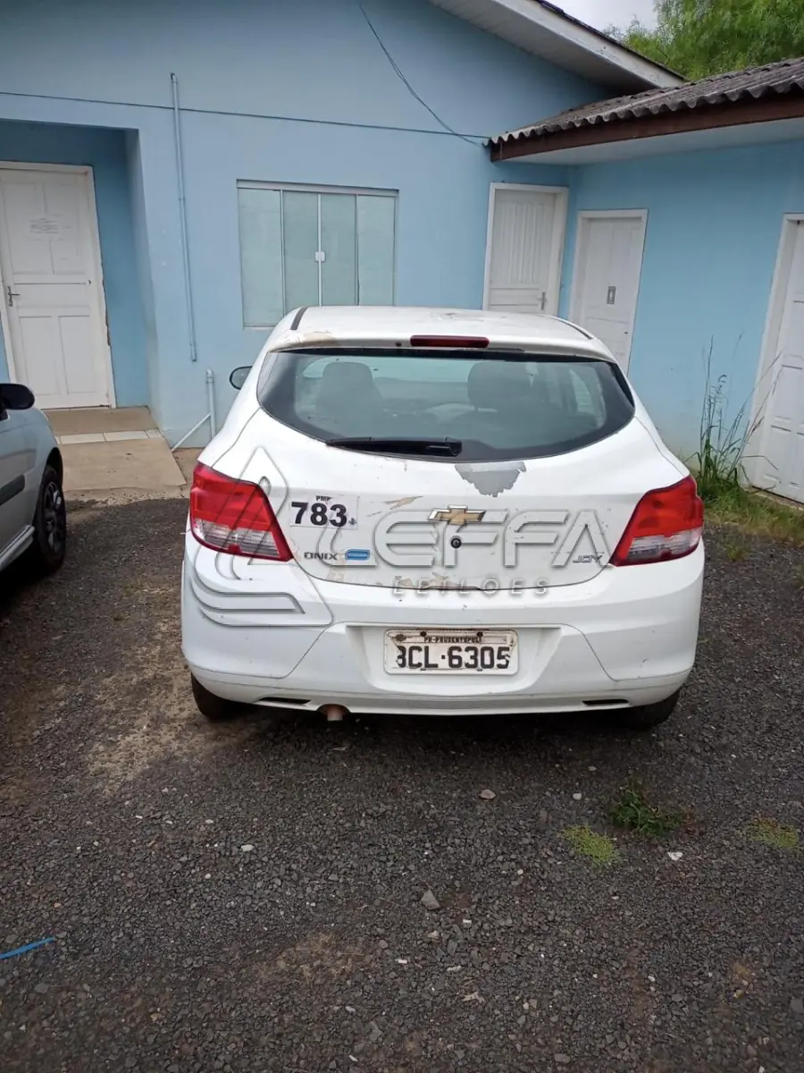 LOTE 046 - UM VEÍCULO CHEVROLET ONIX JOYE ANO E MODELO 2018, PLACAS BCL-6305
