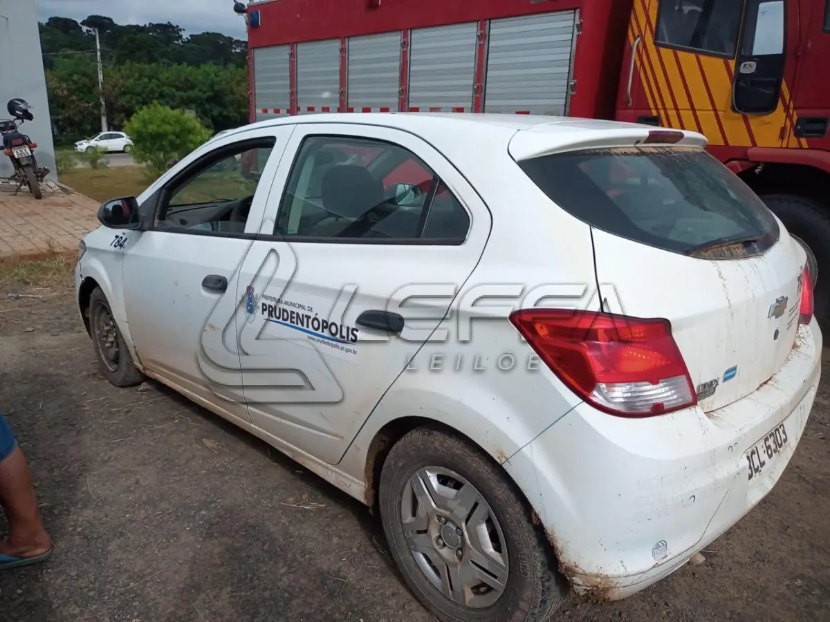 LOTE 045 - UM VEÍCULO CHEVROLET ONIX JOYE ANO E MODELO 2018, PLACAS BCL-6303