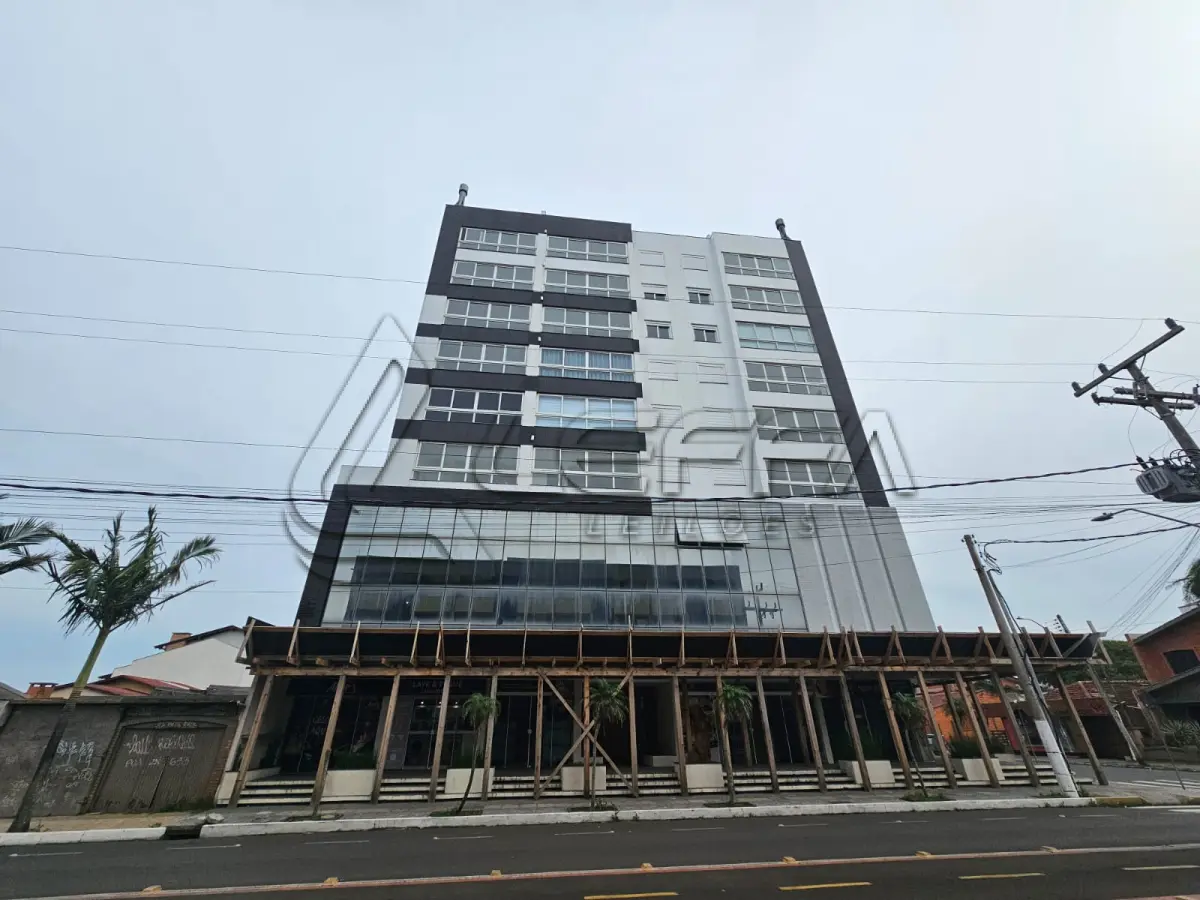 LOTE 001 - UM APARTAMENTO NÚMERO 402 DO ED. RESIDENCIAL E COMERCIAL MIAMI PALACE, E BOX DE GARAGEM NÚMERO 101 DO MESMO EDIFÍCIO