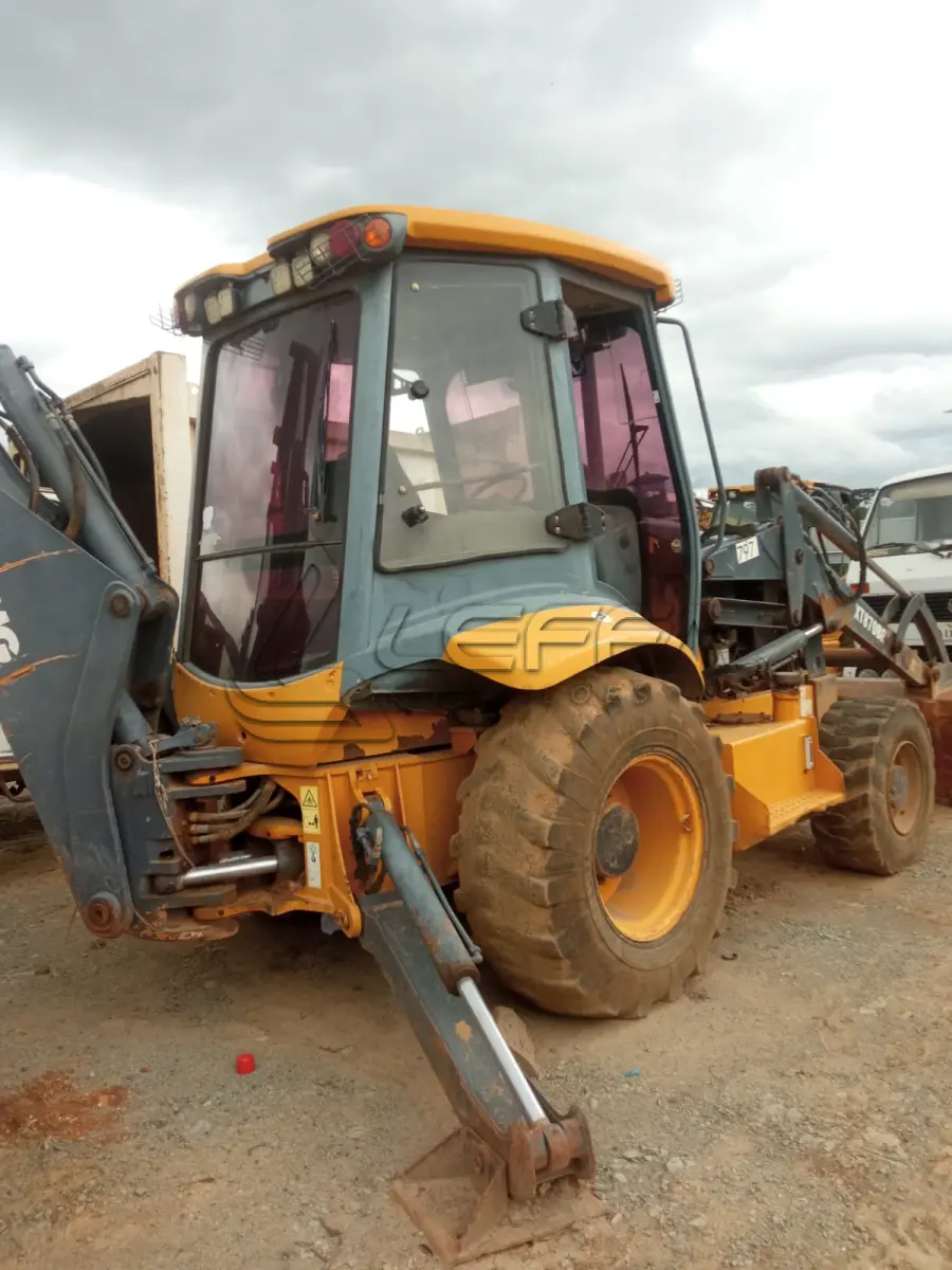 LOTE 024 - RETROESCAVADEIRA XCMG 103 5 HP ANO 2018 MODELO 2019