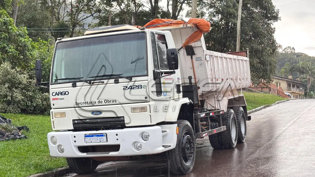 LOTE 004 - FORD/CARGO 2428 E Ano/modelo: 2011/2011