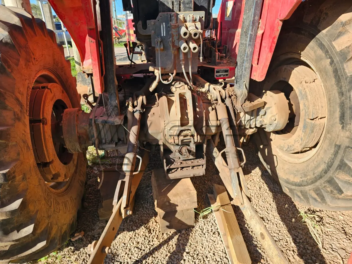 LOTE 008 - Trator Massey Ferguson