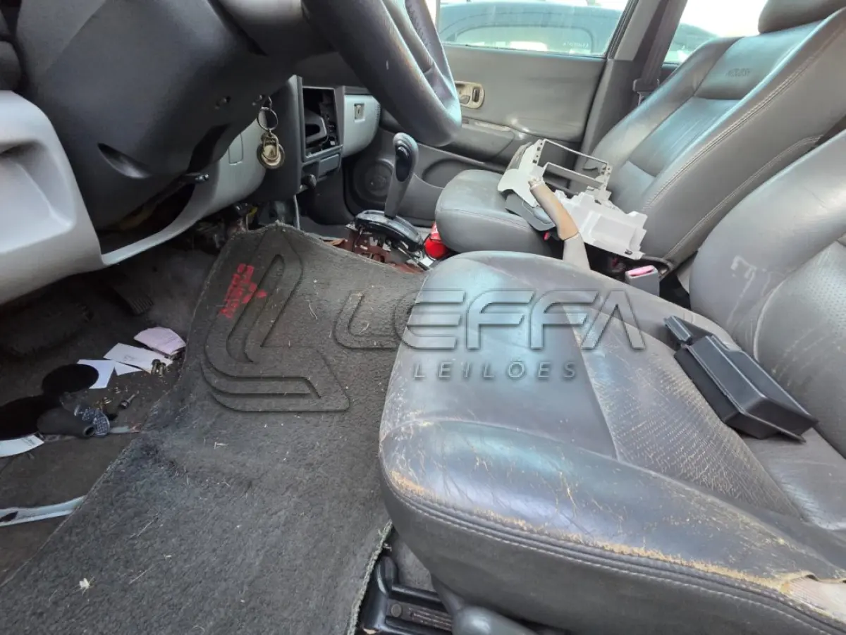 LOTE 001 - :I/MMC PAJERO SP. 4X4 SE, PLACAS IKQ1317, ANO/MODELO 2002, COR  PRATA, RENAVAM 781502578.
