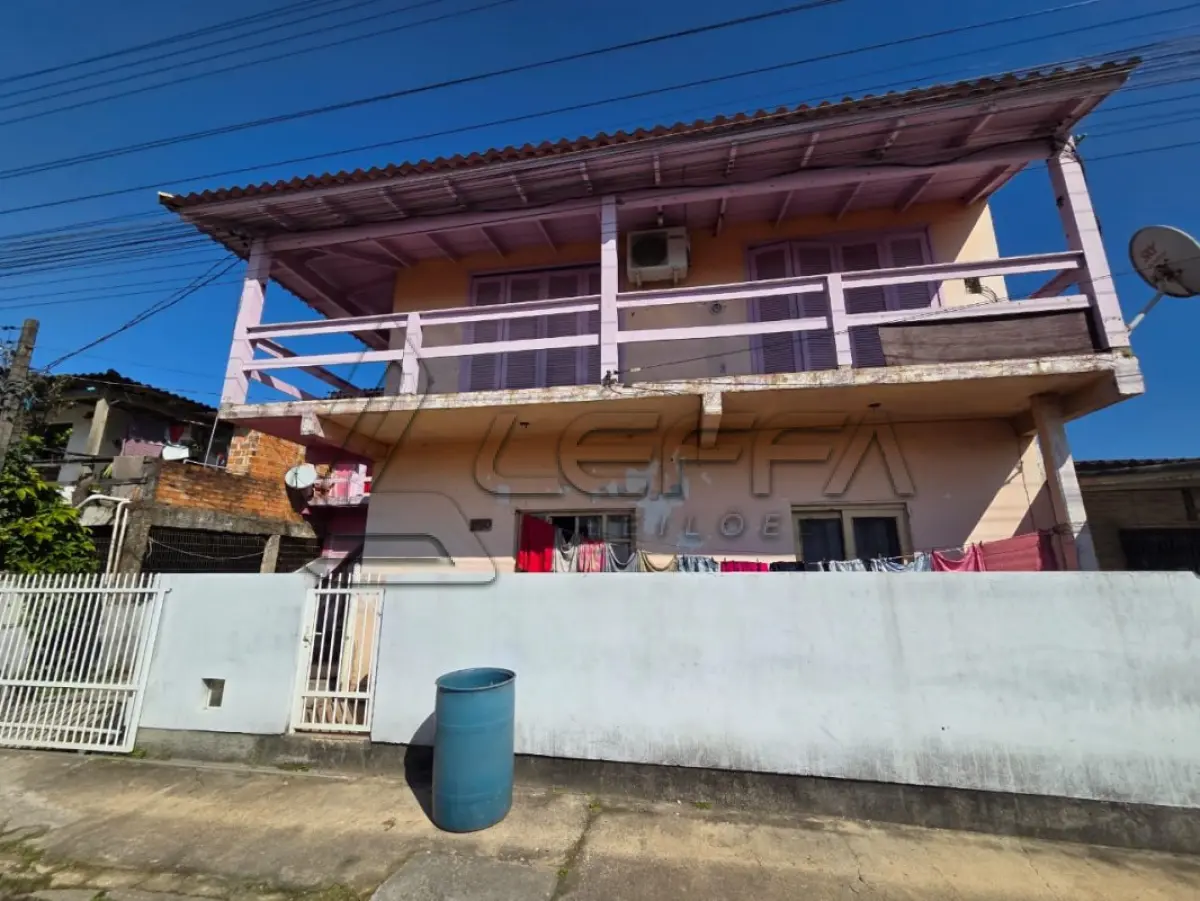 LOTE 001 - DIREITOS POSSESSÓRIOS DO IMÓVEL ASSIM DESCRITO: UM TERRENO  URBANO, localizado na Rua Feliz, nº 1750, Bairro Curtume, cidade de Torres/RS