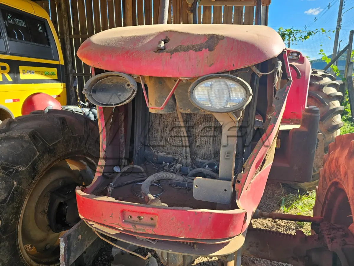 LOTE 008 - Trator Massey Ferguson