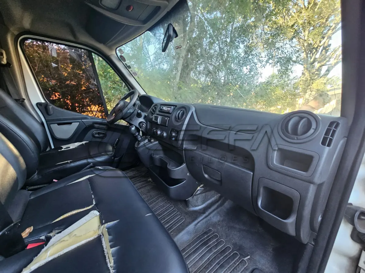 LOTE 001 - RENAULT/MASTER CLASSYVAN Ano/modelo: 2019/2020