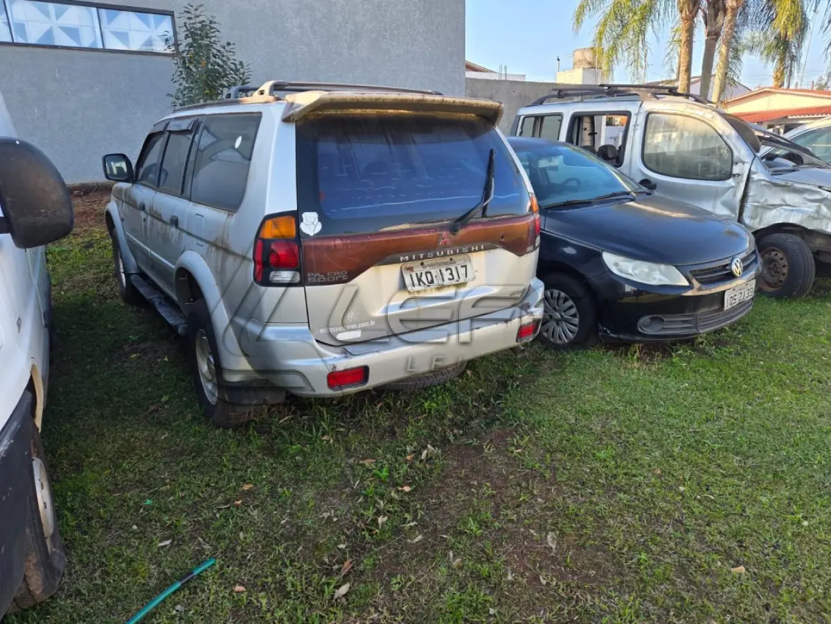 LOTE 001 - :I/MMC PAJERO SP. 4X4 SE, PLACAS IKQ1317, ANO/MODELO 2002, COR  PRATA, RENAVAM 781502578.
