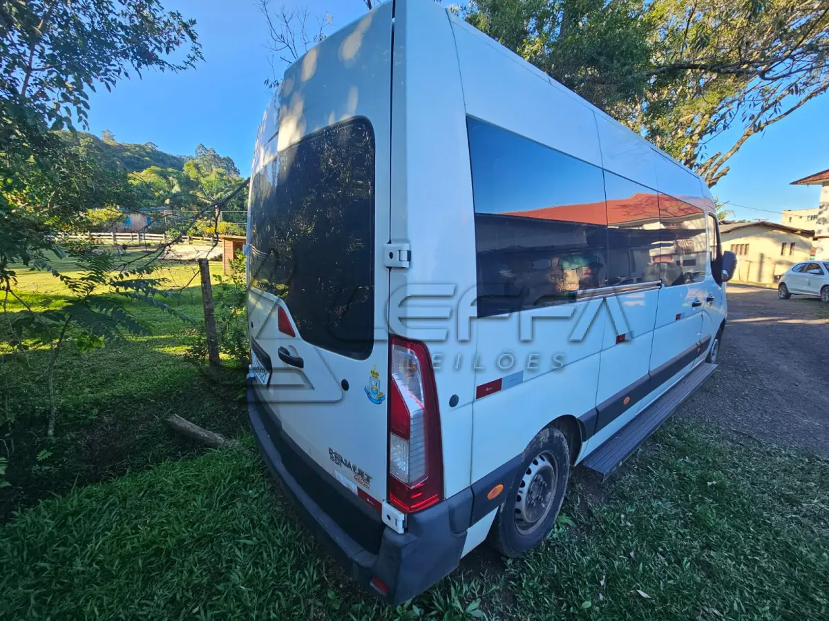 LOTE 001 - RENAULT/MASTER CLASSYVAN Ano/modelo: 2019/2020