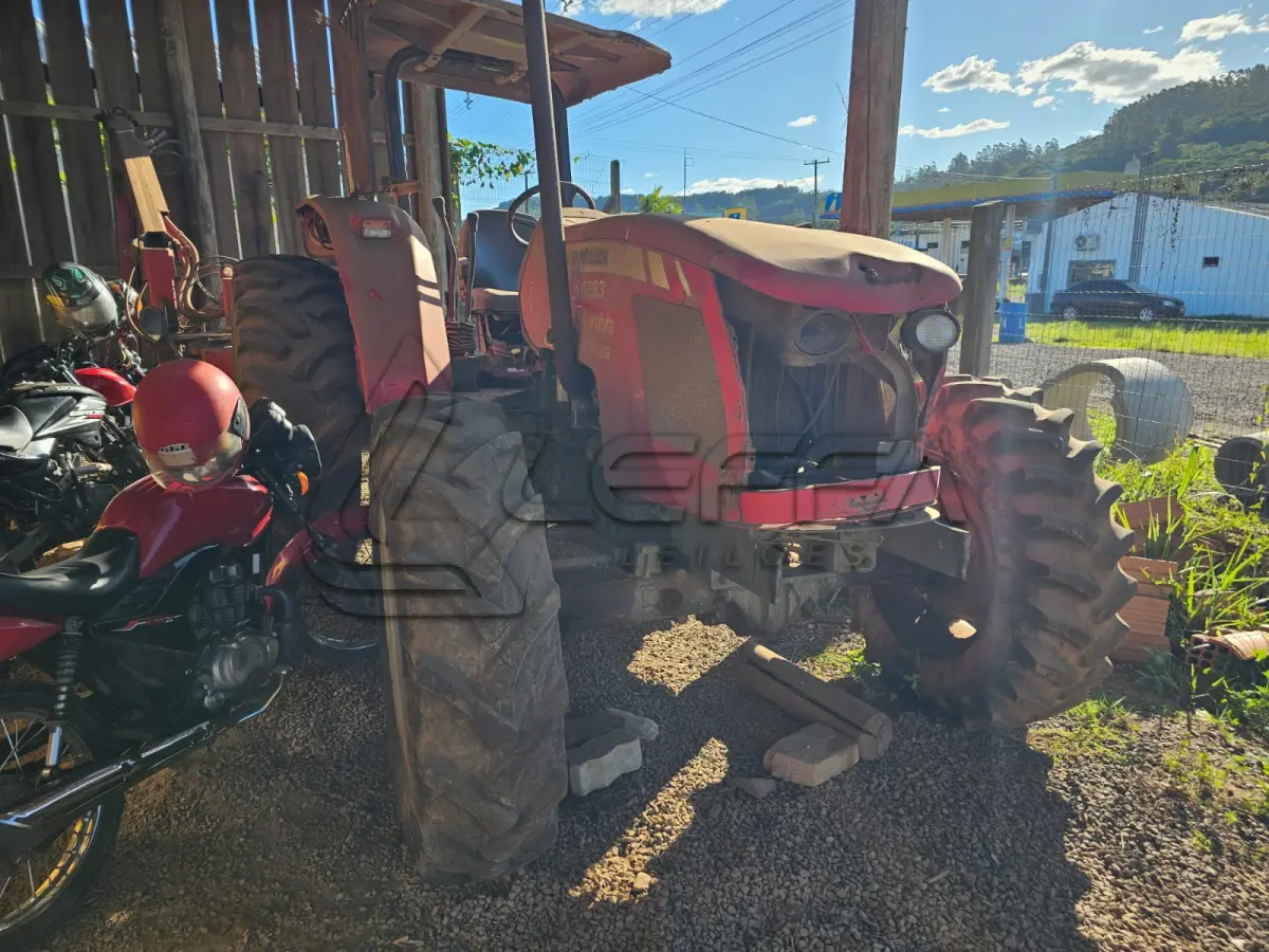 LOTE 008 - Trator Massey Ferguson
