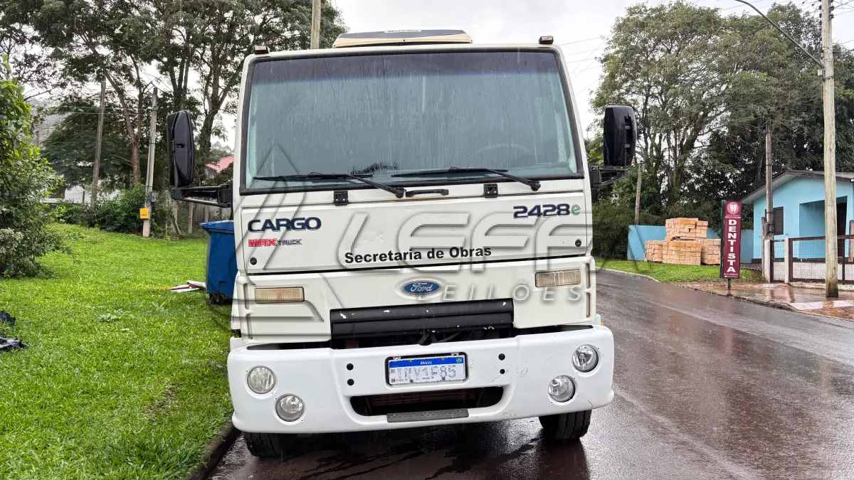LOTE 004 - FORD/CARGO 2428 E Ano/modelo: 2011/2011
