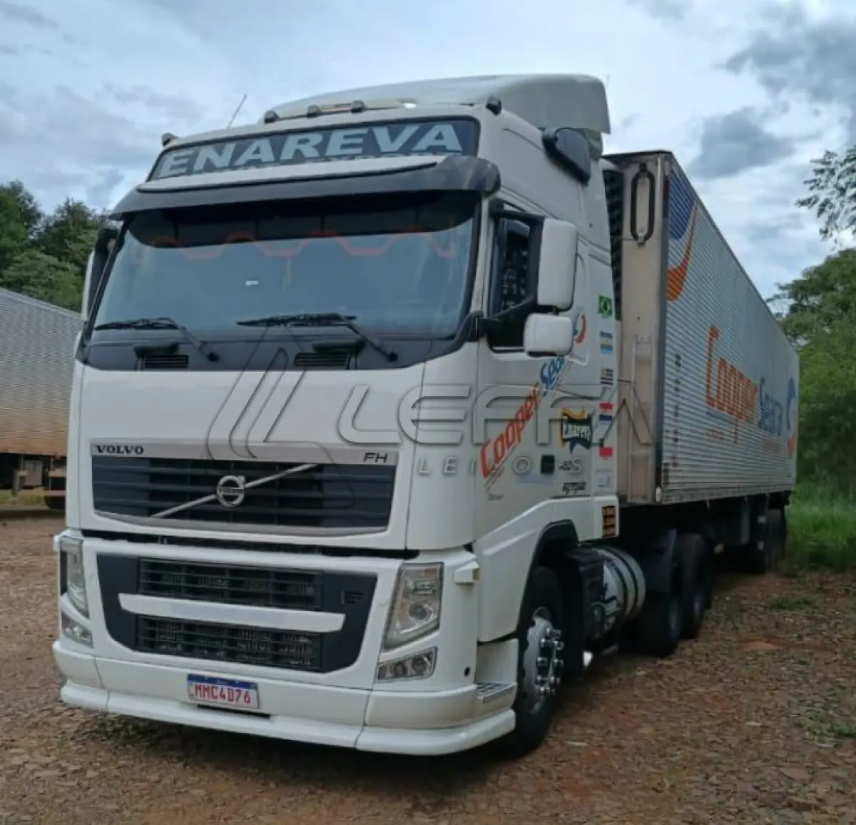LOTE 002 - Um veículo caminhão trator marca VOLVO/FH 460 6X2T