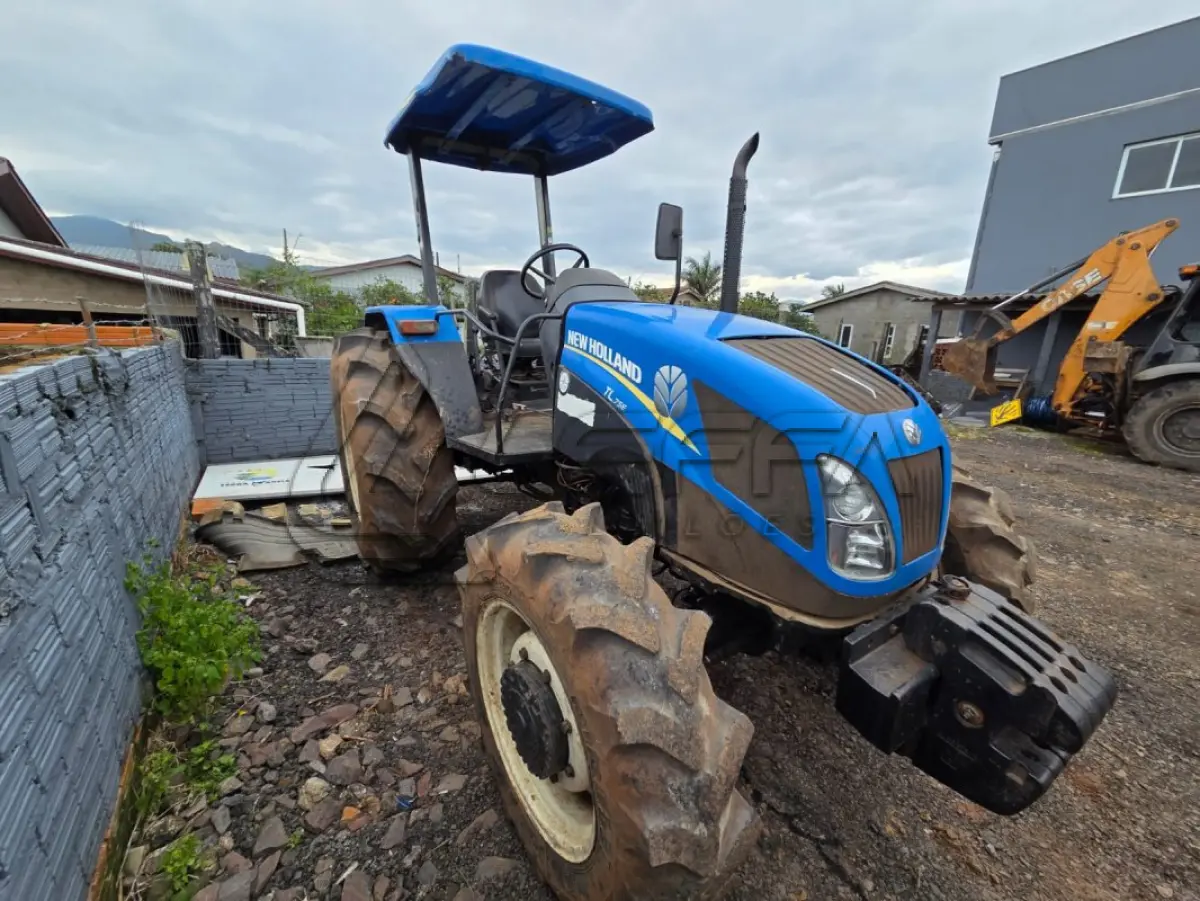 LOTE 013 - TRATOR NEW HOLLAND TL 75E, 4X4, DIESEL, AZUL, ANO2013