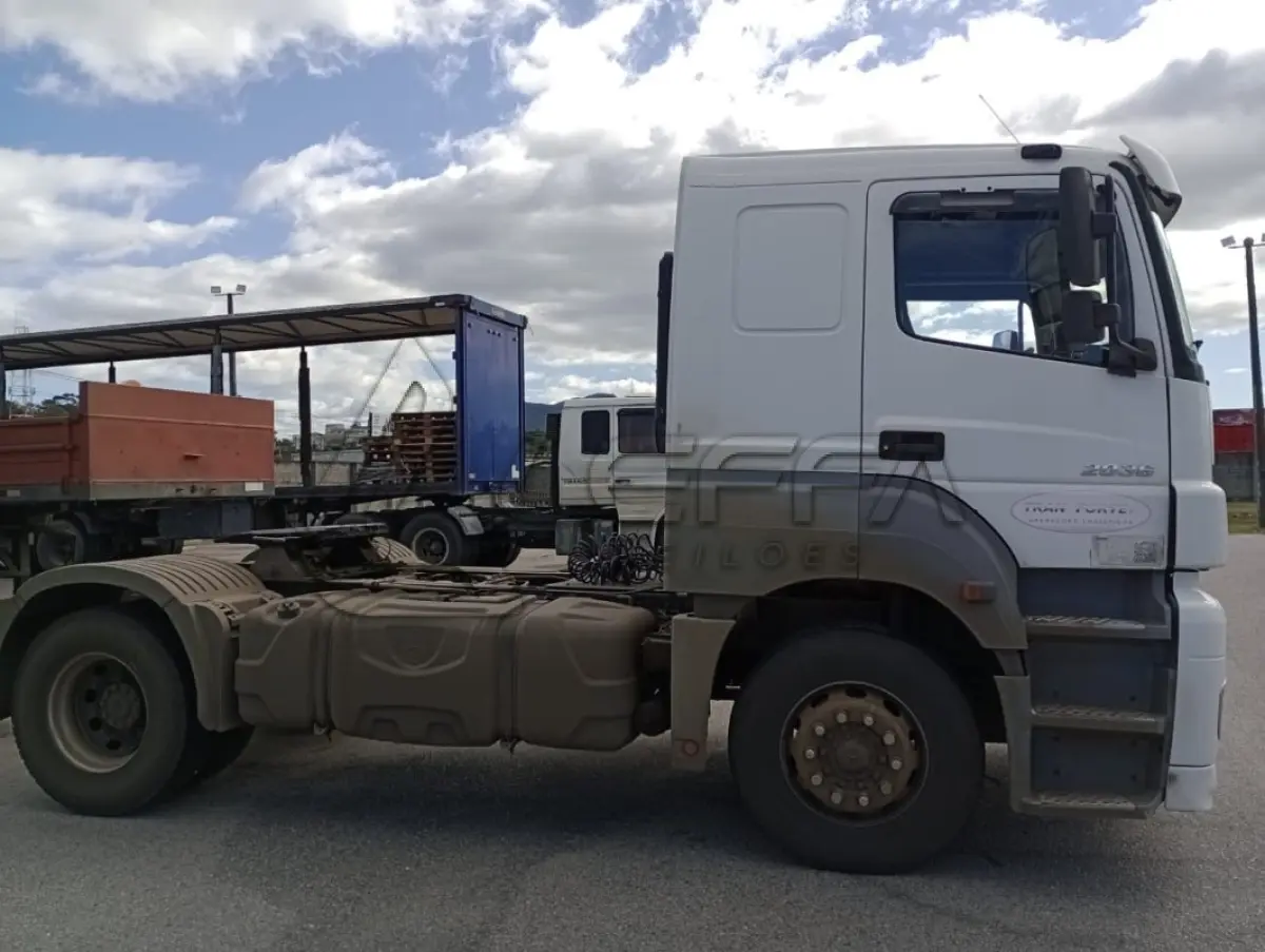 LOTE 003 - caminhão trator M.BENZ/AXOR 2036 S