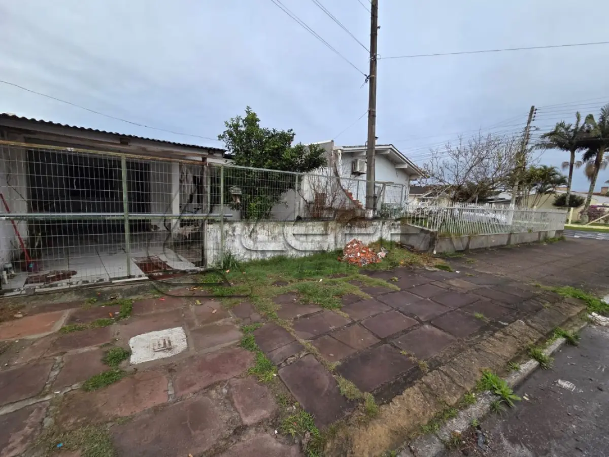 LOTE 001 - Terreno Urbano com benfeitorias, NA RUA VISCONDE DE PELOTAS, 210 em Torre RS