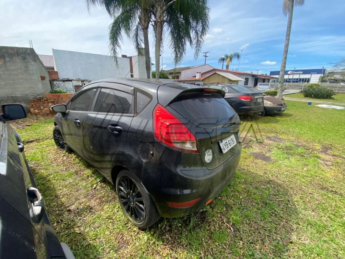 LOTE 001 - UM VEÍCULO FORD/FIESTA 16SEL, COR PRETA, PLACAS IYB6191, ANO/MODELO 2017/2017, RENAVAM 01129754119